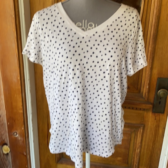 ⚡️⚡️5/$20 💜Old Navy White w/ Blue polka dot Cotton💜 - Picture 2 of 6